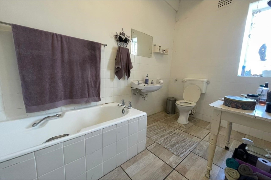 5 Bedroom Property for Sale in Stompneus Bay Western Cape